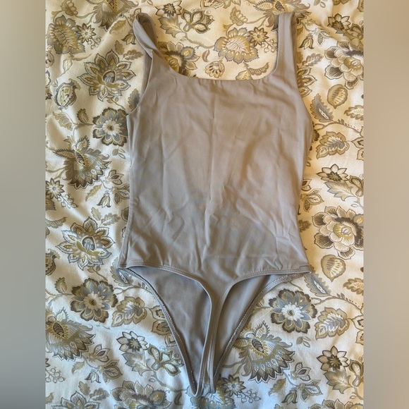 aritzia bodysuit size small - Picture 3 of 3